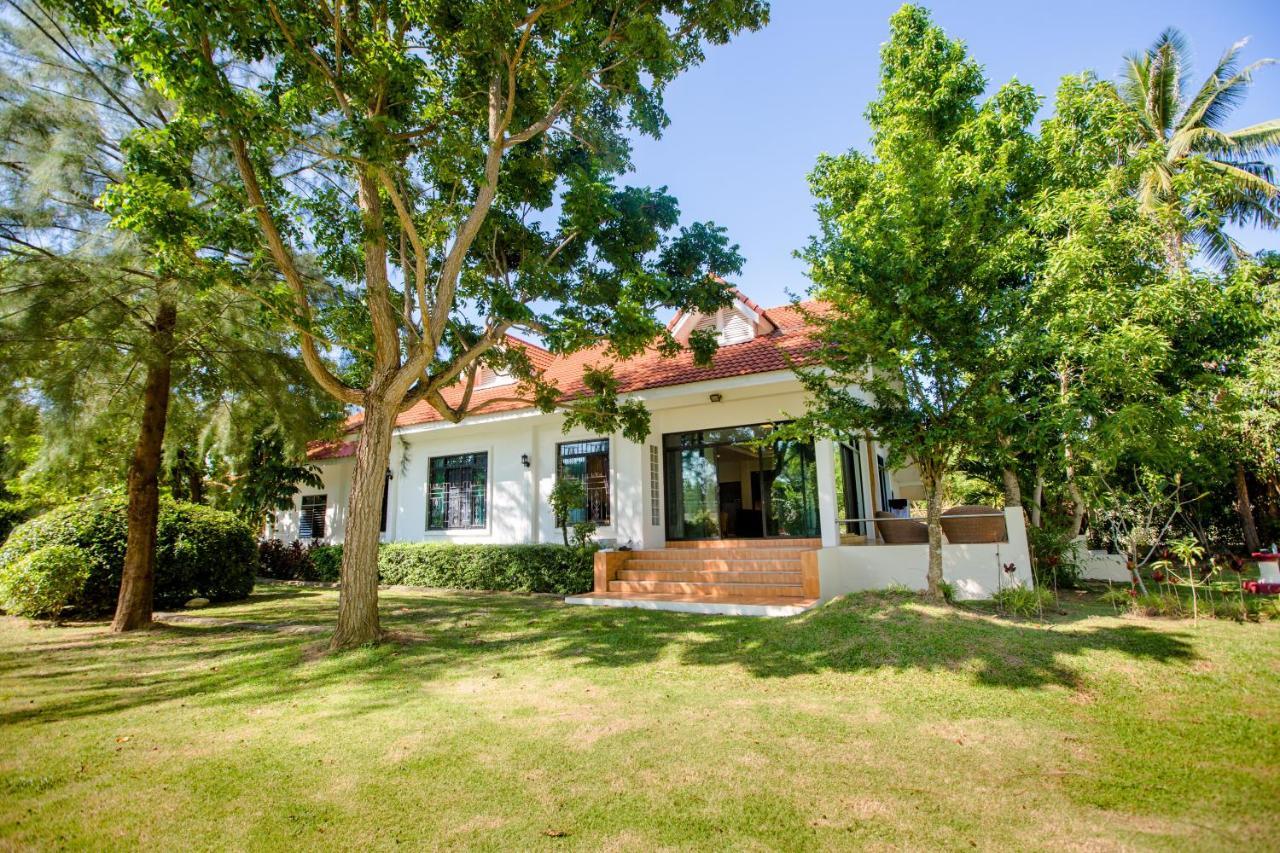 Villa Miracle Rawai Exterior photo