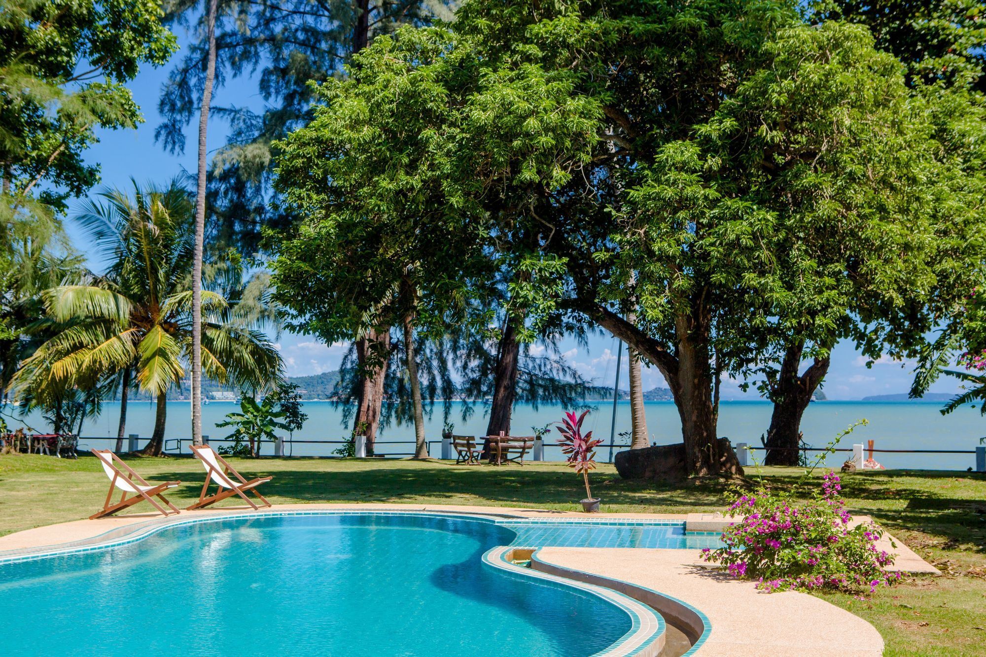 Villa Miracle Rawai Exterior photo